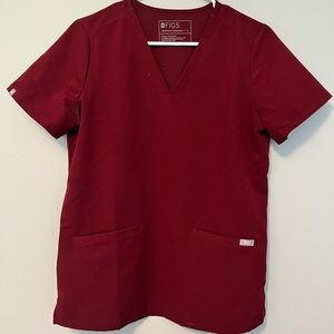 Figs Casma™ Three-Pocket Scrub Top Burgundy